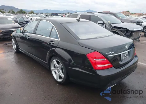 2010 Mercedes-Benz S 550 z USA, uszkodzony, nr VIN WDDNG7BB5AA331814